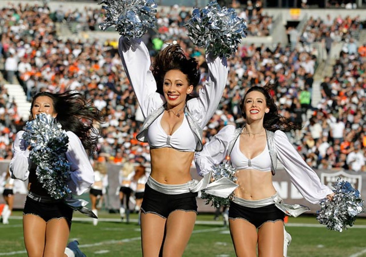 131230171832-oakland-raiders-raiderettes-cheerleaders-ap416863622663-18-single-image-cut.jpg