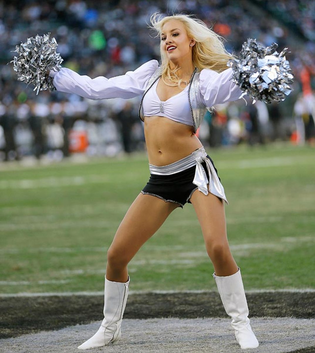 131230171836-oakland-raiders-raiderettes-cheerleaders-ap793113082645-15-single-image-cut.jpg
