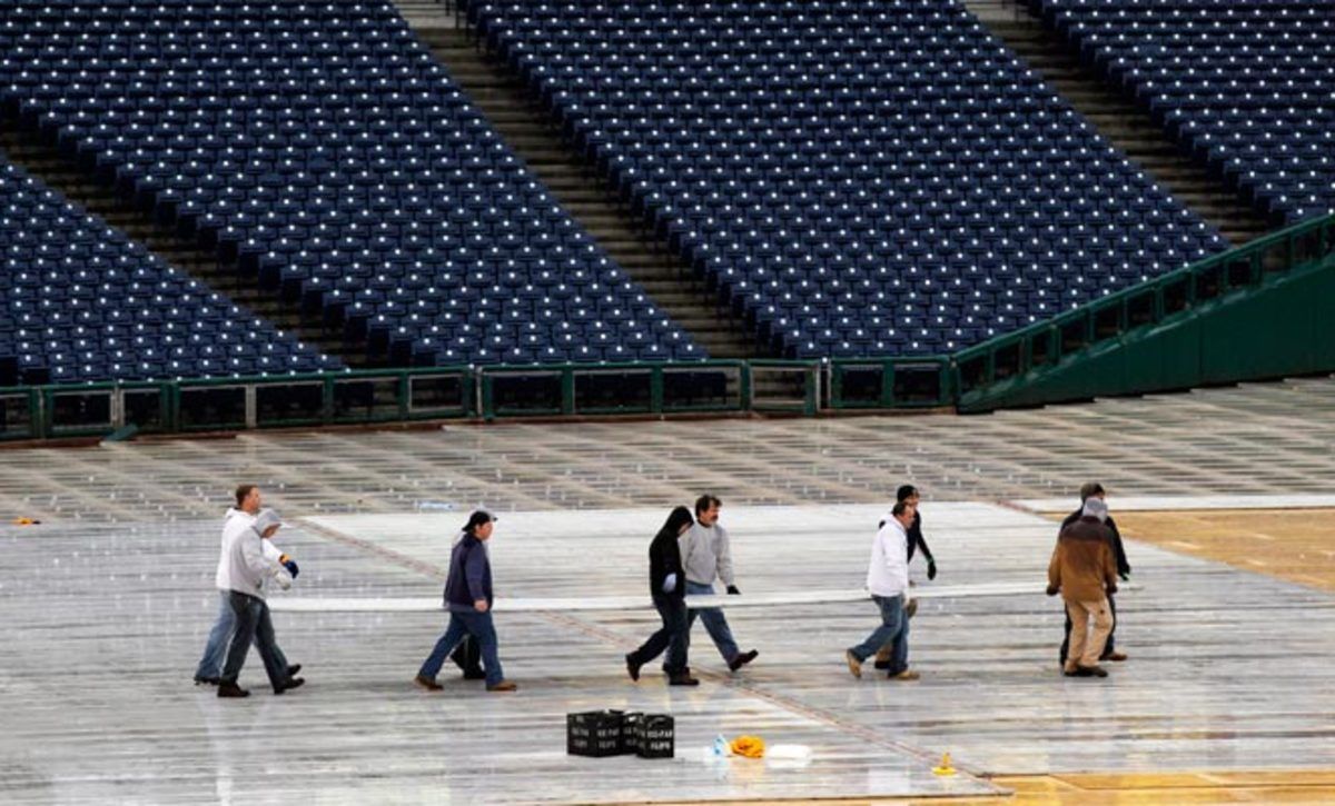 Winnipeg hopes to host the Winter Classic in 2016. The game was last held in Philadelphia in 2011. (AP)