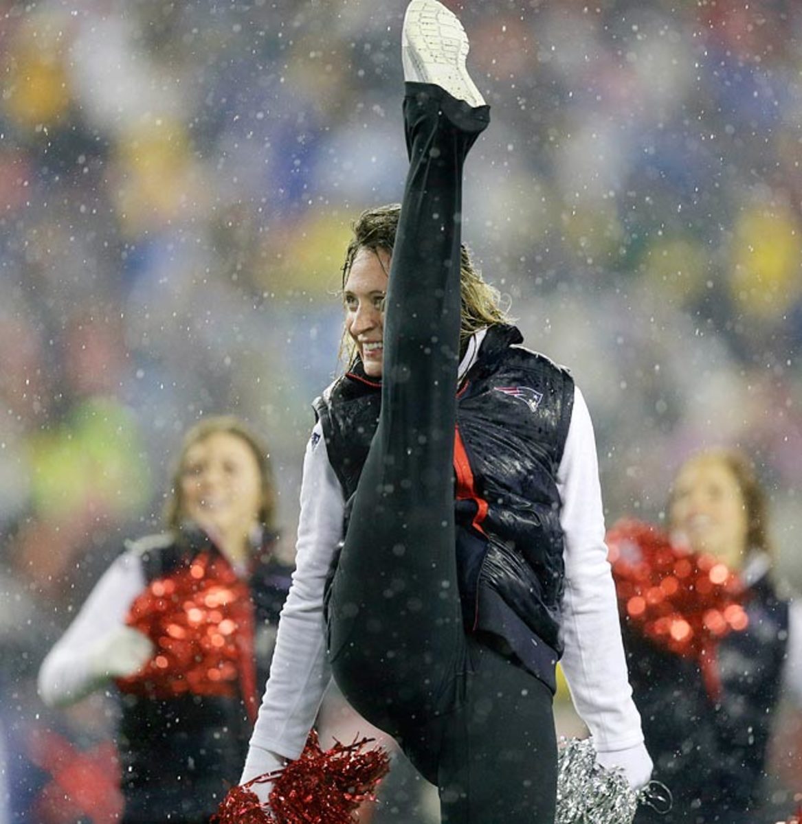131230171809-new-england-patriots-cheerleaders-ap442244208790-1-single-image-cut.jpg