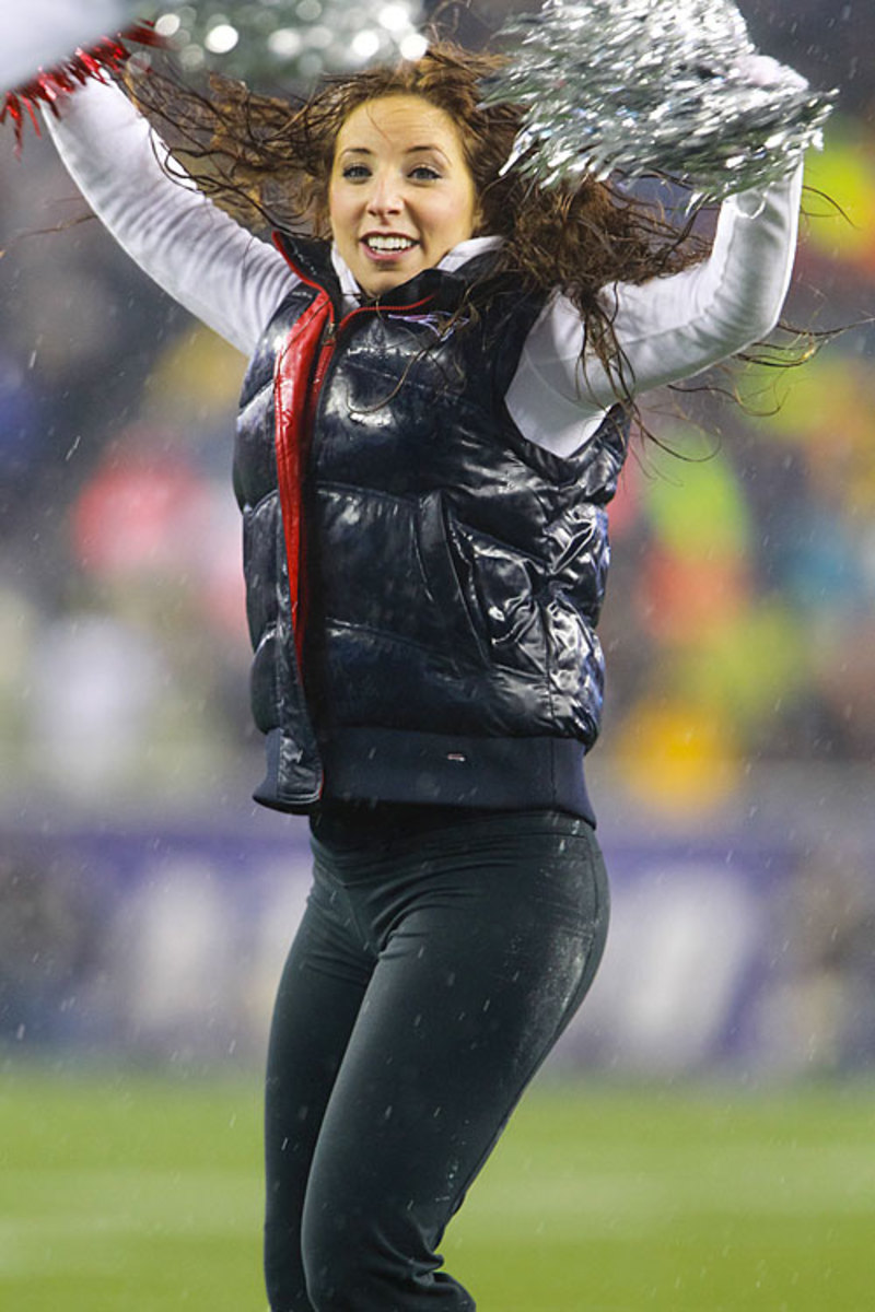 131230171807-new-england-patriots-cheerleaders-76812292013-bills-vs-patriots-053-single-image-cut.jpg