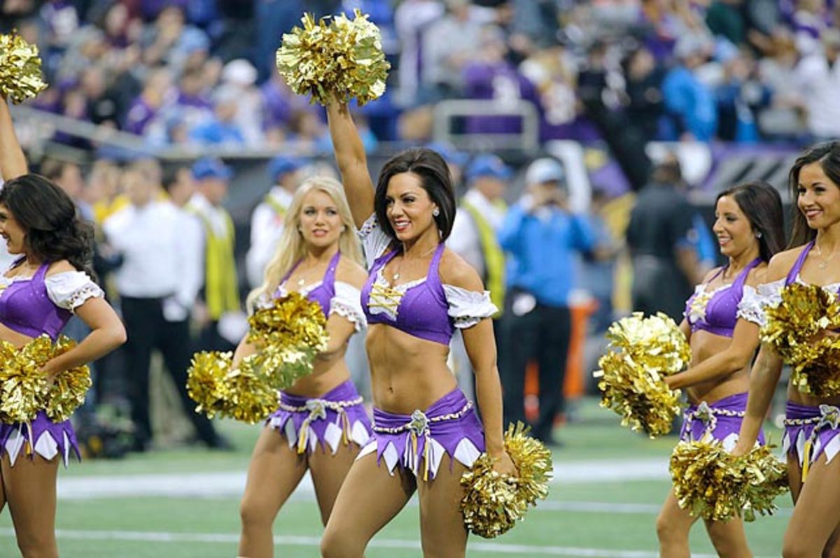 131230171804-minnesota-vikings-cheerleaders-ap675750683319-4-single-image-cut.jpg
