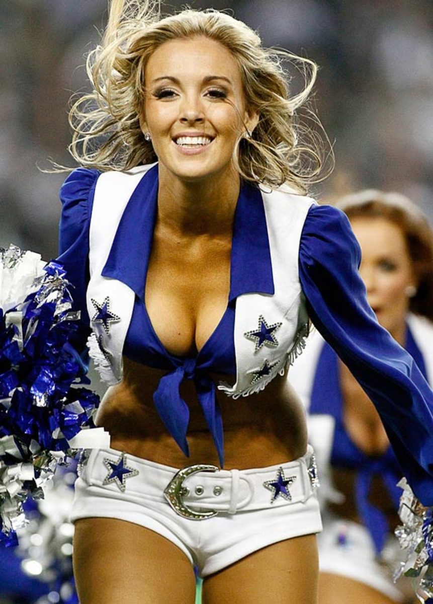 131230171701-dallas-cowboys-cheerleaders-bar1312291727-eagles-at-cowboys-single-image-cut.jpg