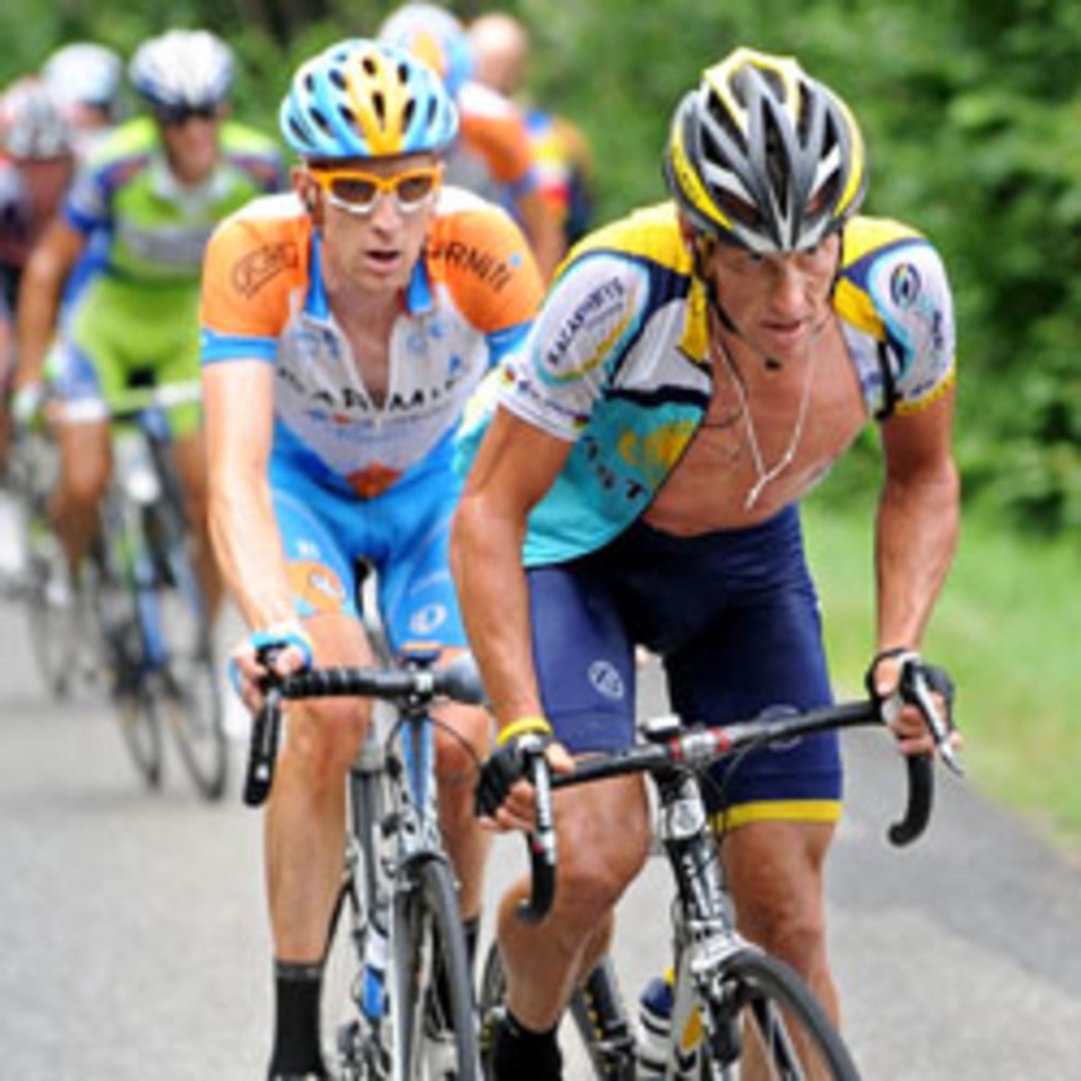 Bradley Wiggins trails Lance Armstrong at the 2009 Tour de France. Wiggins believes Armstrong doped during his comeback. (Jaspar Juinen/Getty Images Sport)