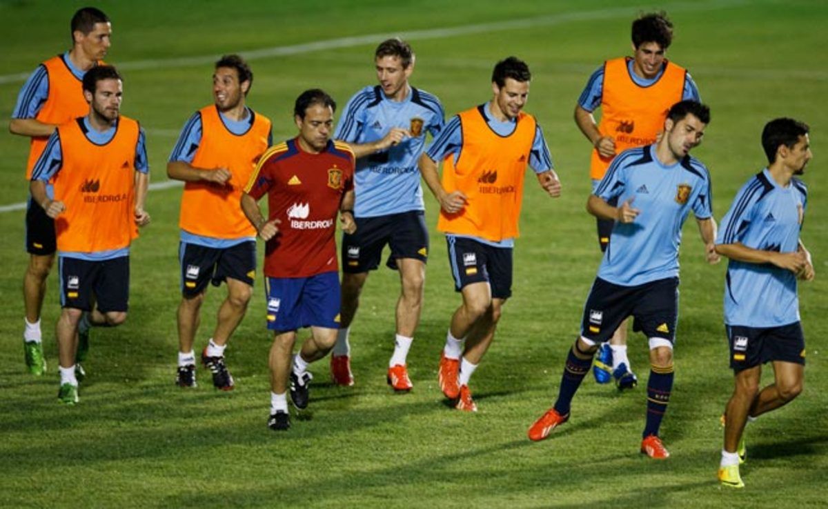 The Spanish Football Federation denied rumors that players' belongings had been stolen during a strip-poker party.