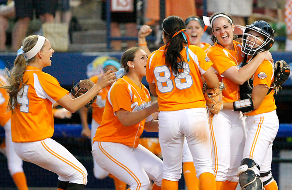 Tennessee celebrates after beating No. 4 seed Texas and moving into the final of the Women's College World Series.