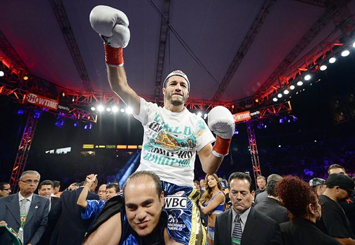 Gonzalez (55-8, 47 KOs) dropped the previously unbeaten Mares twice late in the first round.