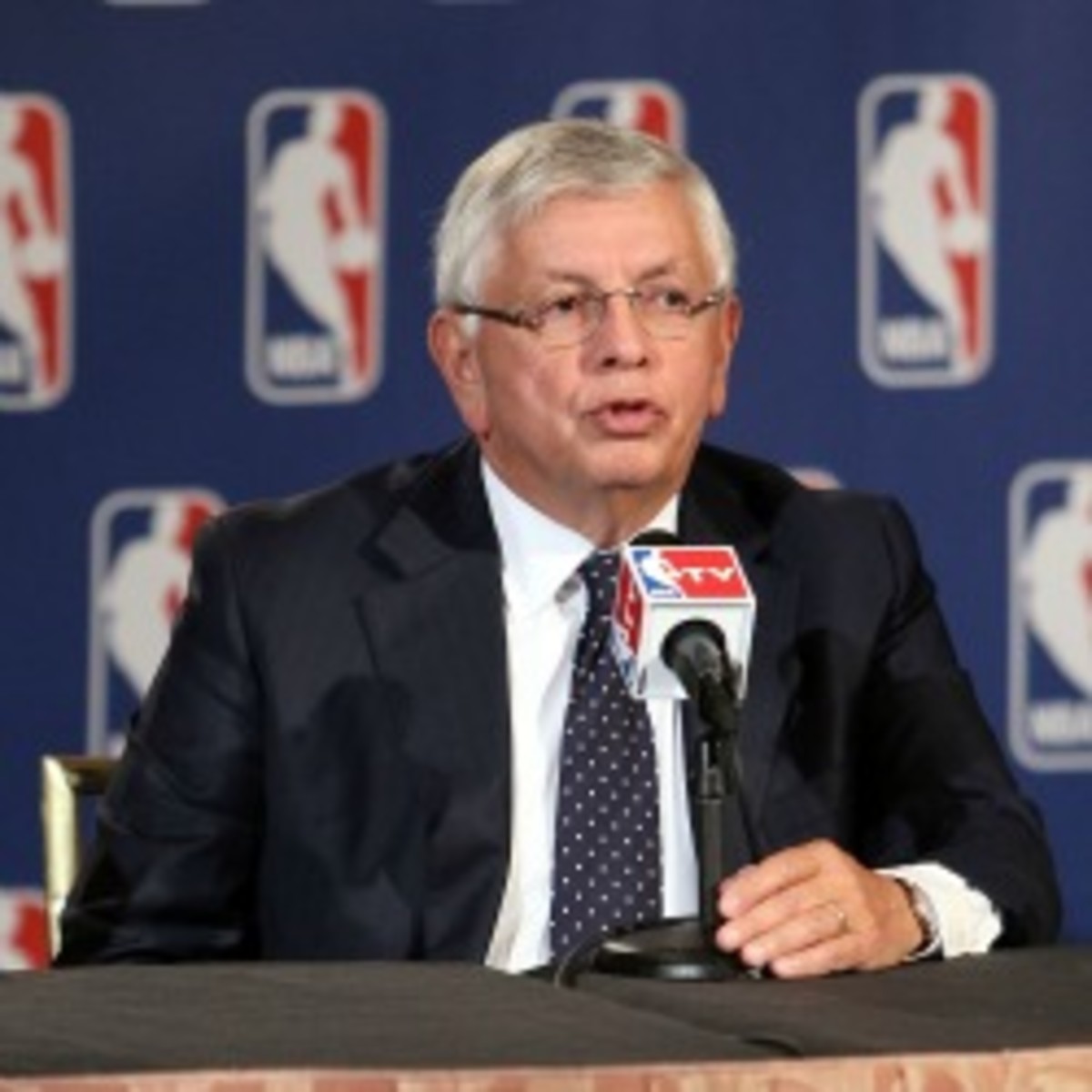 NBA commissioner David Stern met with  billionaire Ron Burkle, who hopes to purchase the Kings and keep them in Sacramento, in New York City on Thursday. (Alex Trautwig/Getty Images)