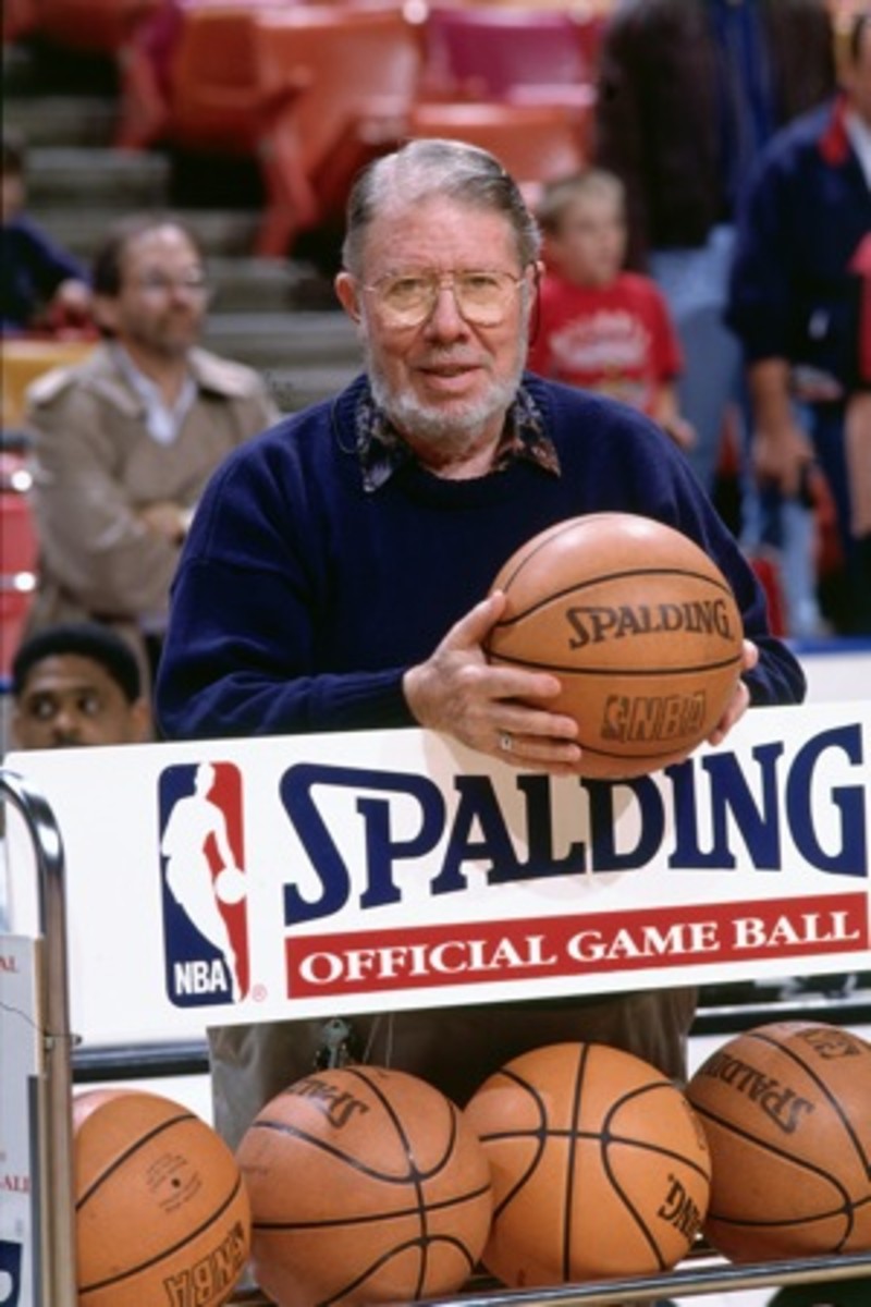 Longtime NBA scout Marty Blake poses in 1997. (Scott Cunningham/ NBA/Getty Images)