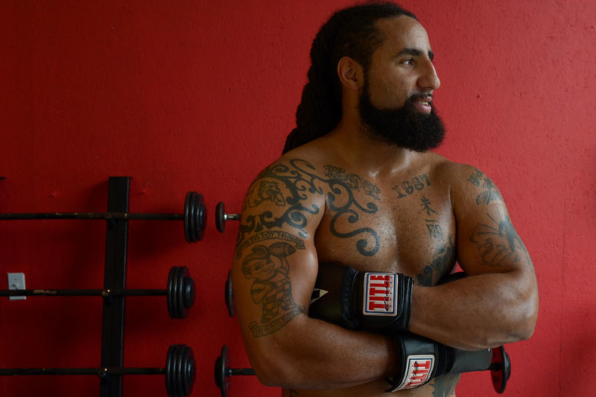 Without football, Lane turned to boxing to help fill the competitive void in his heart. (Bill Frakes/SI)