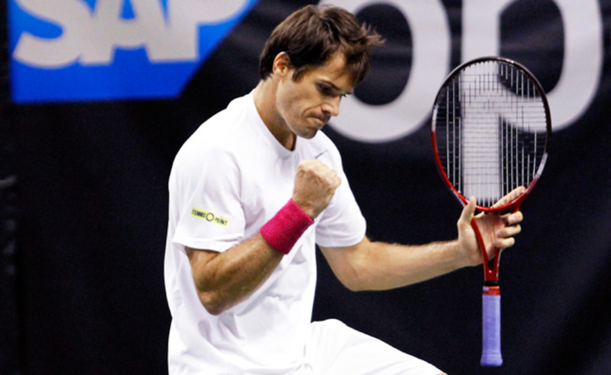 Tommy Haas defeated John Isner 6-3, 6-4, in the semifinals of the SAP Open.