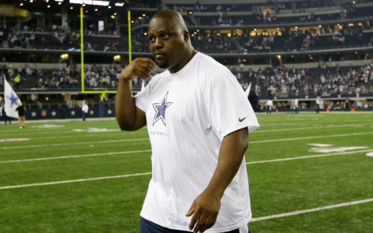 Cowboys guard Brian Waters will miss the rest of the season with a torn triceps. ((AP Photo/Tony Gutierrez)