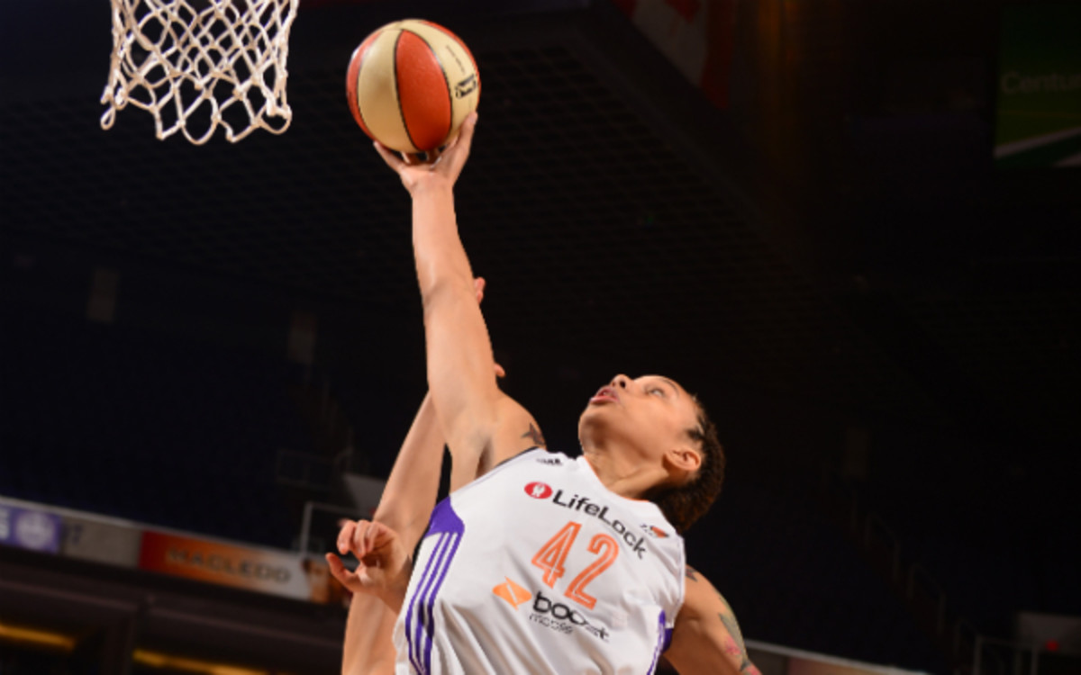player to dunk twice in WNBA game 