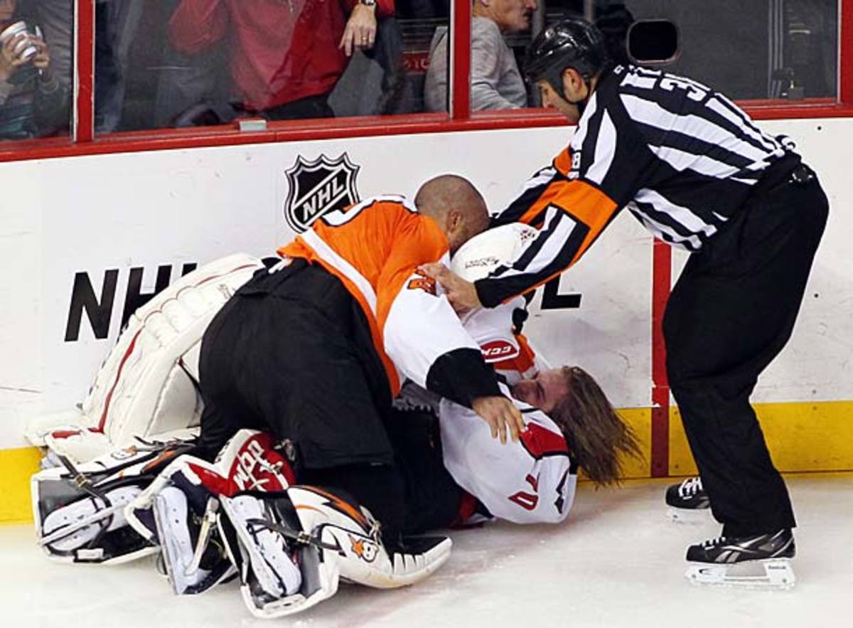 Ray Emery fights Braden Holtby