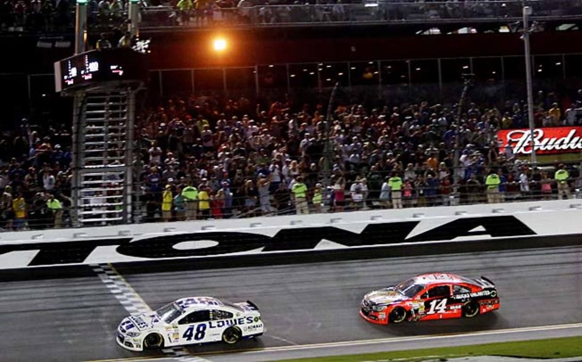 Tony Stewart (14) has been using his late move restrictor plate strategy at Daytona for years.
