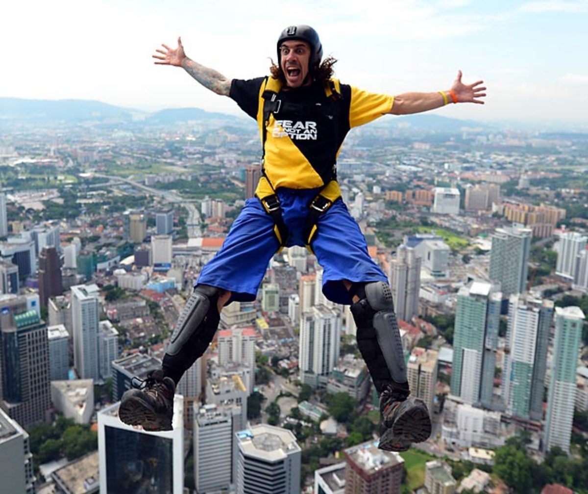 130808114137-base-jumping-single-image-cut.jpg