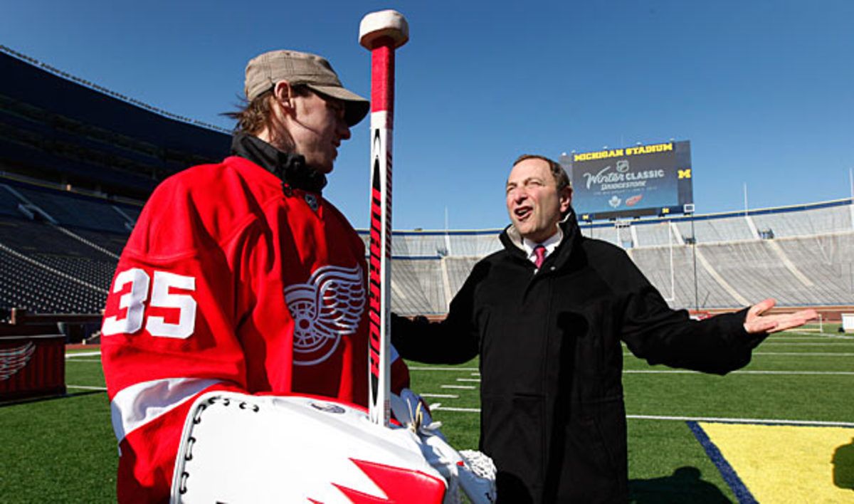 Gary Bettman and Jimmy Howard at Michigan Stadium