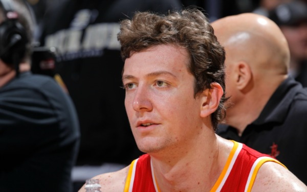 Omer Asik reportedly requested a trade after losing his starting job. (Rocky Widner/Getty Images)