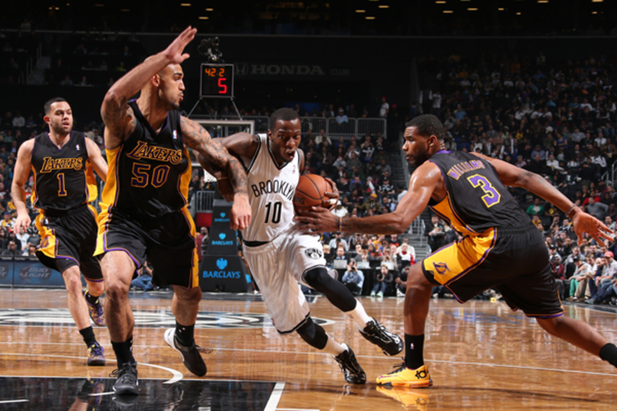 Lakers debut black 'Hollywood Nights' jerseys in win over Nets