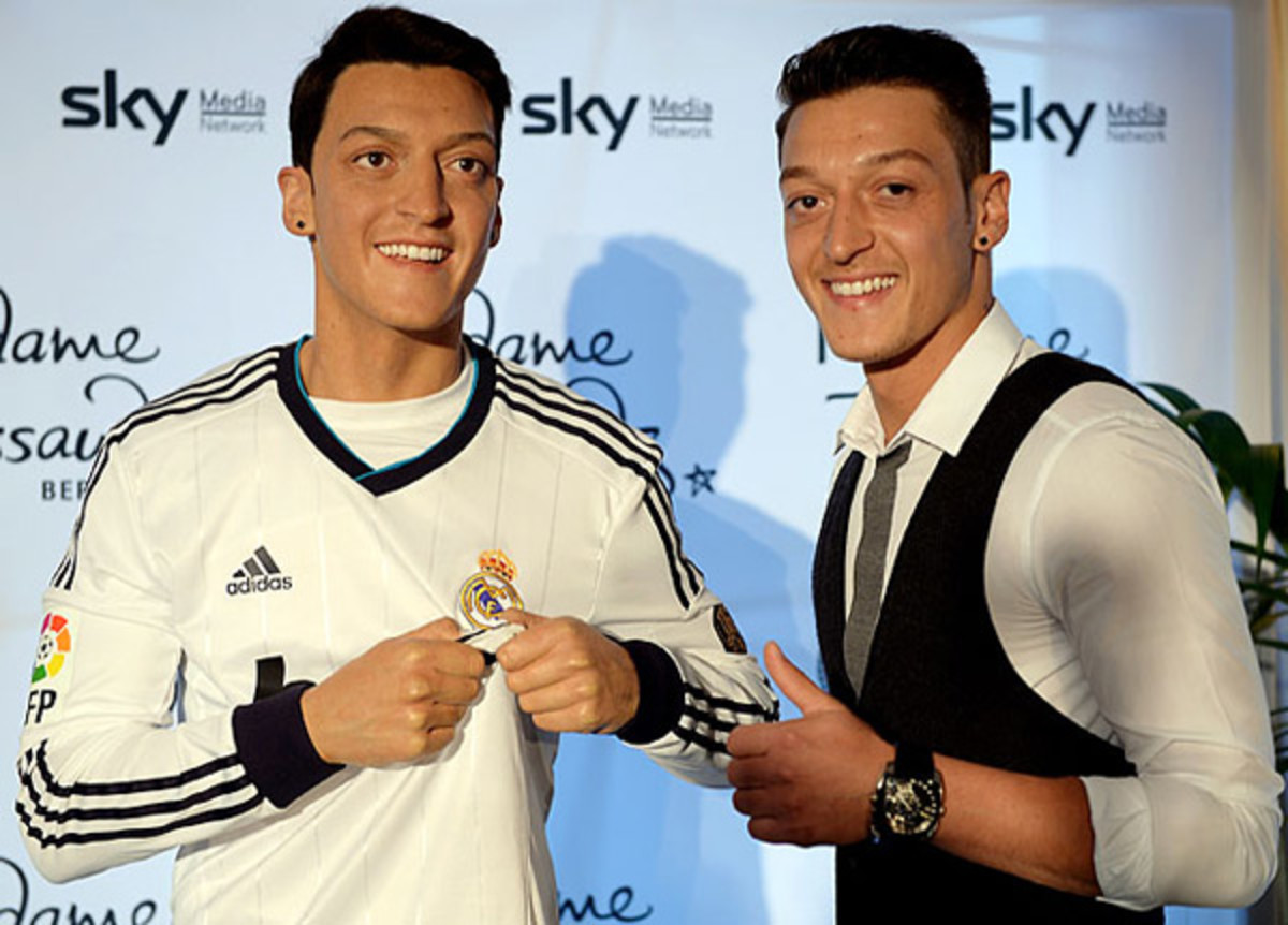 130913134118-mesut-oezil-wax-figure-single-image-cut.jpg