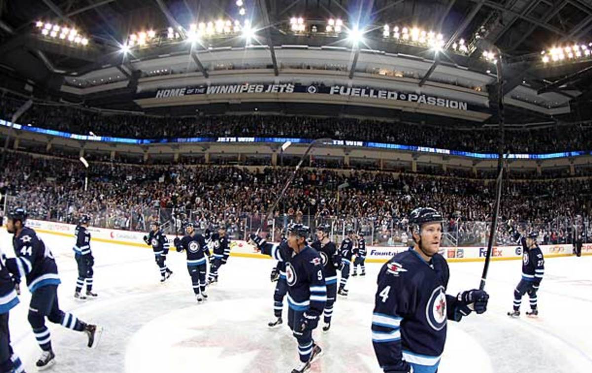 Winnipeg Jets salute their fans at MTS Center
