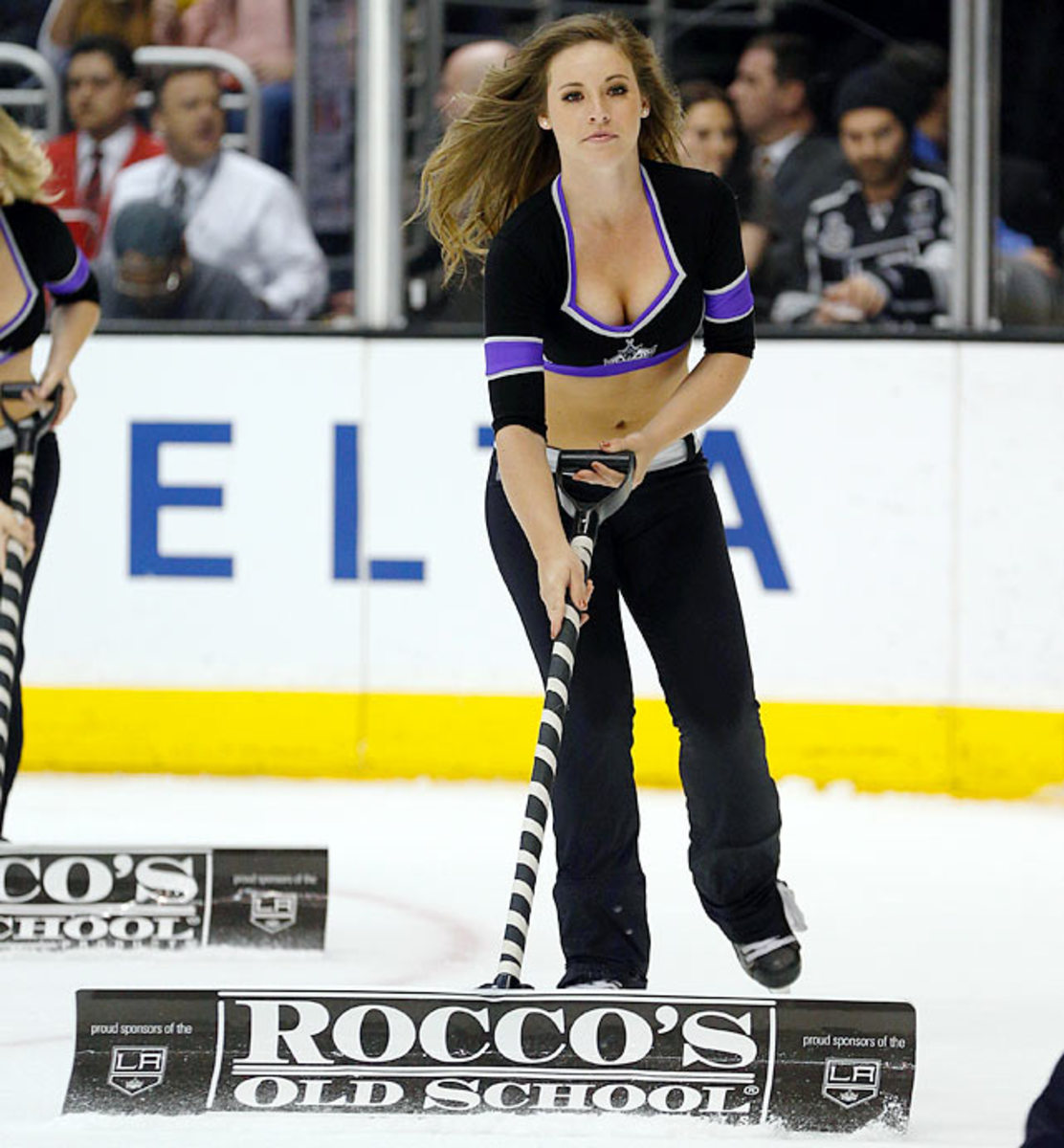 SI.com: Philadelphia Flyers Ice Girls – Ultimate Cheerleaders