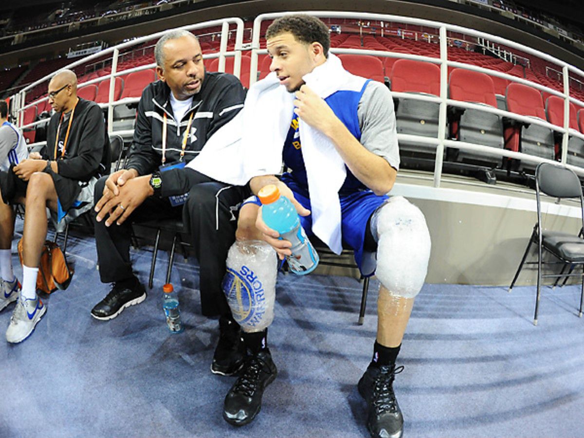 If Seth Curry is going to play with his brother on the Warriors, it won't be at the start of the year. (Andrew D. Bernstein/Getty Images)