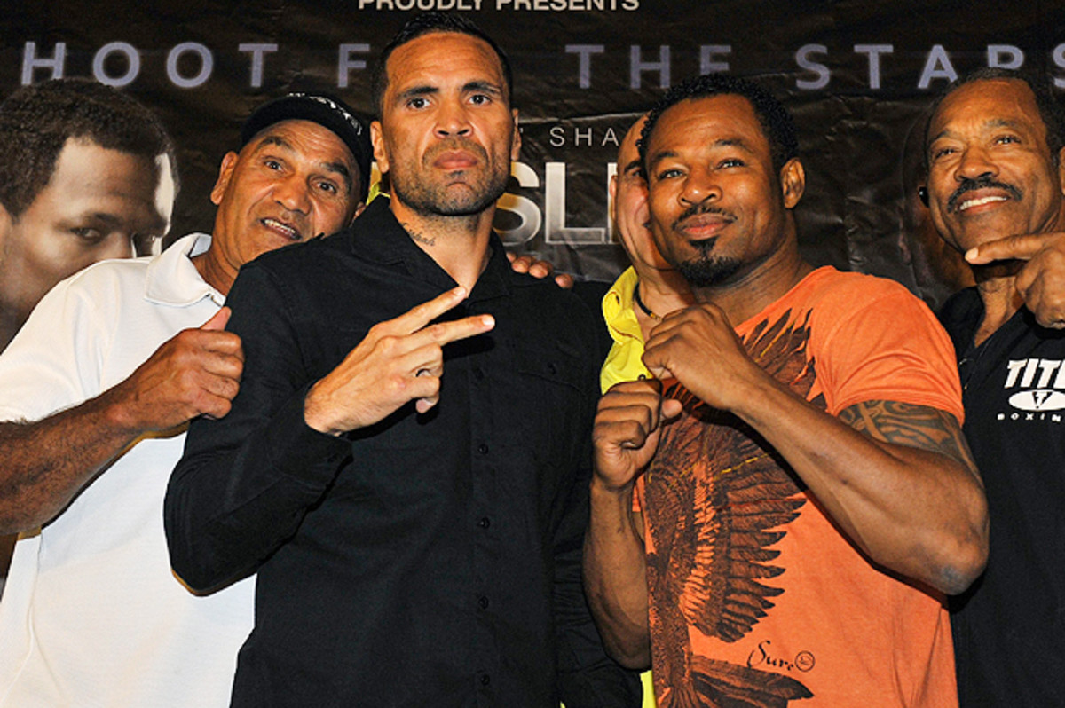The 42-year-old Mosley (right) was originally scheduled to fight Mundine on October 23rd. 
