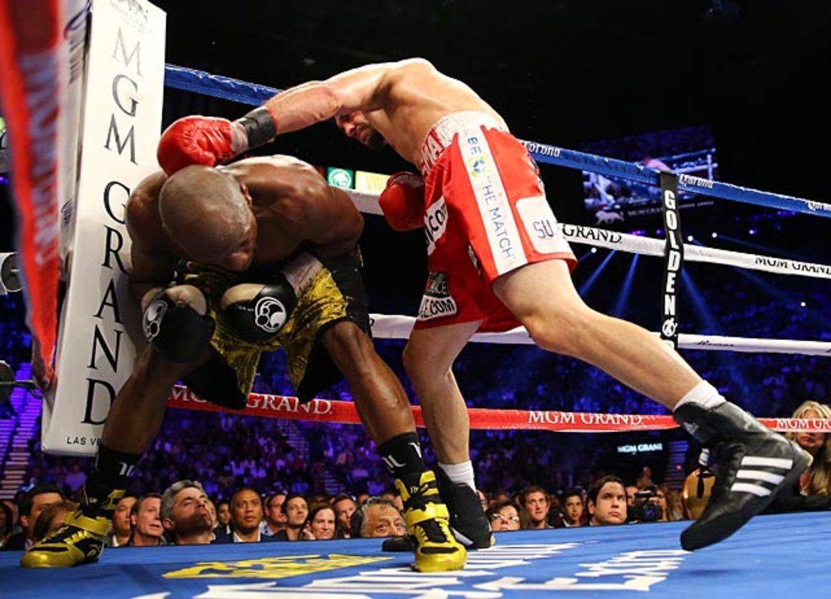 Mayweather defeats Guerrero
