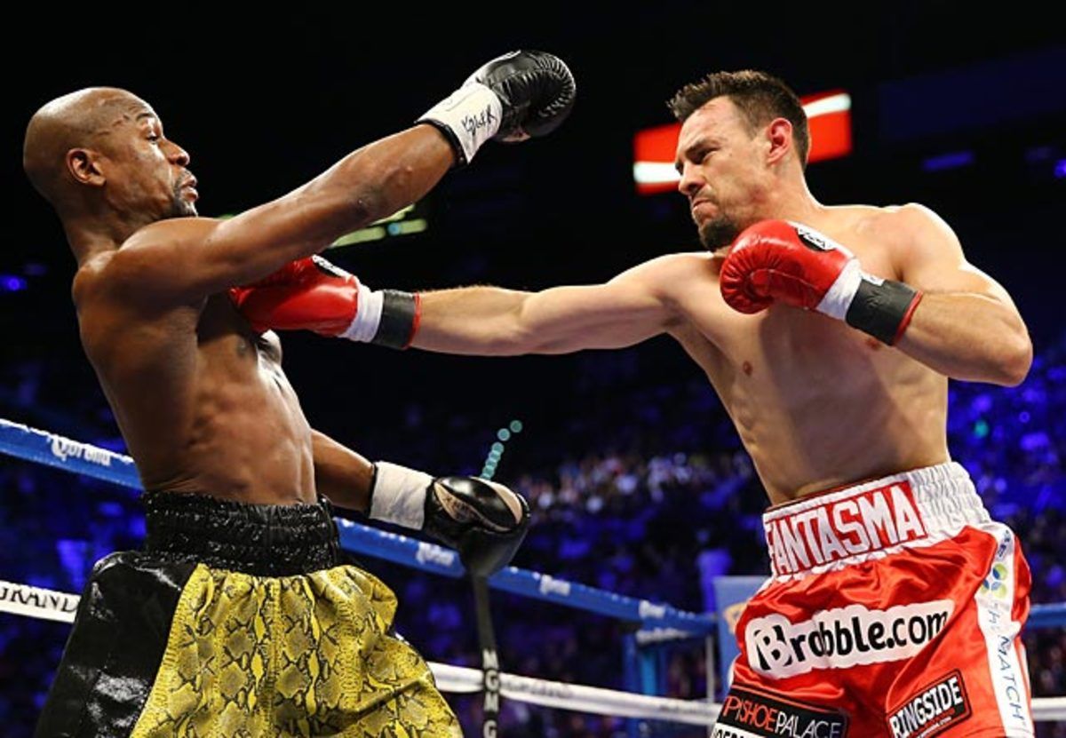 Mayweather defeats Guerrero