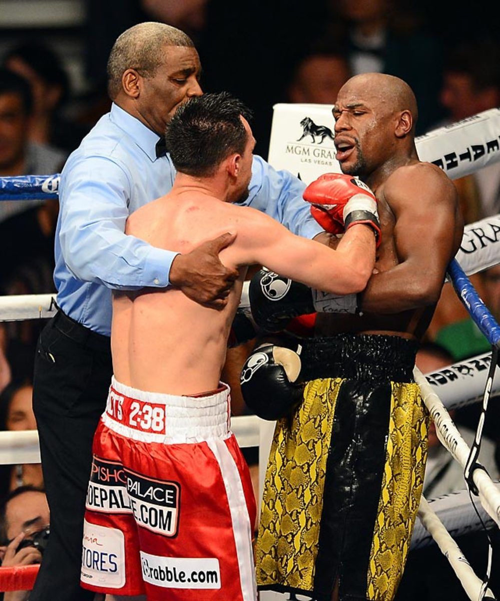 Mayweather defeats Guerrero