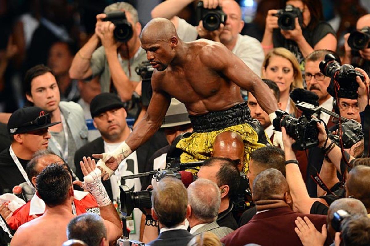Mayweather defeats Guerrero