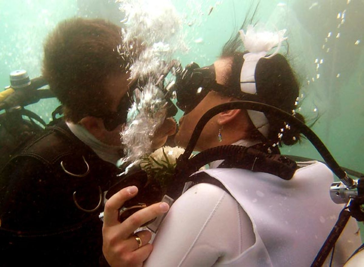 Largest underwater wedding