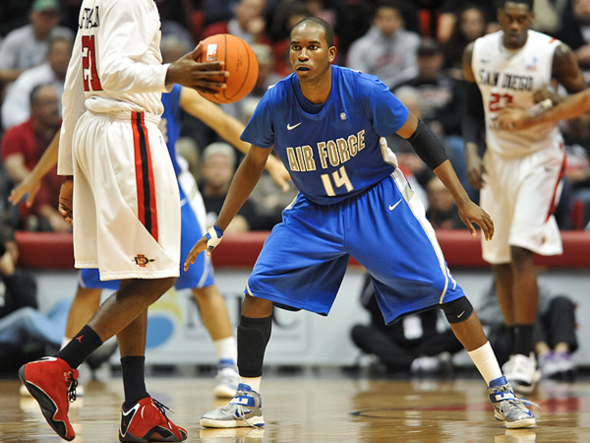 Air Force Star Michael Lyons Injured Early Against UNLV Sports