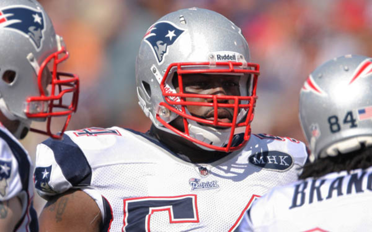 Veteran Pro Bowl guard Brian Waters reportedly will sign with the Dallas Cowboys. (Tom Szczerbowski/Getty Images)