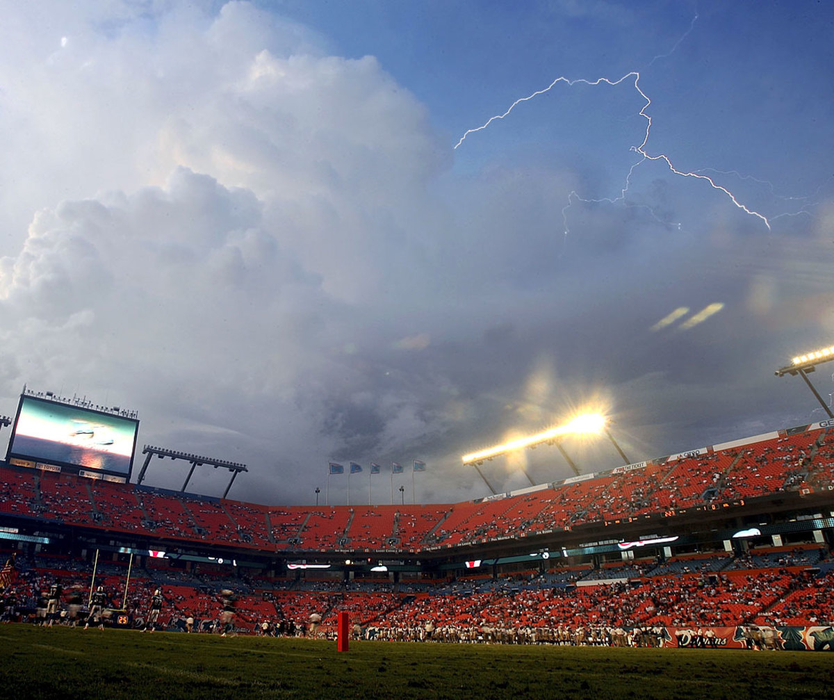 2006-miami-dolphins-stadium-lightning.jpg