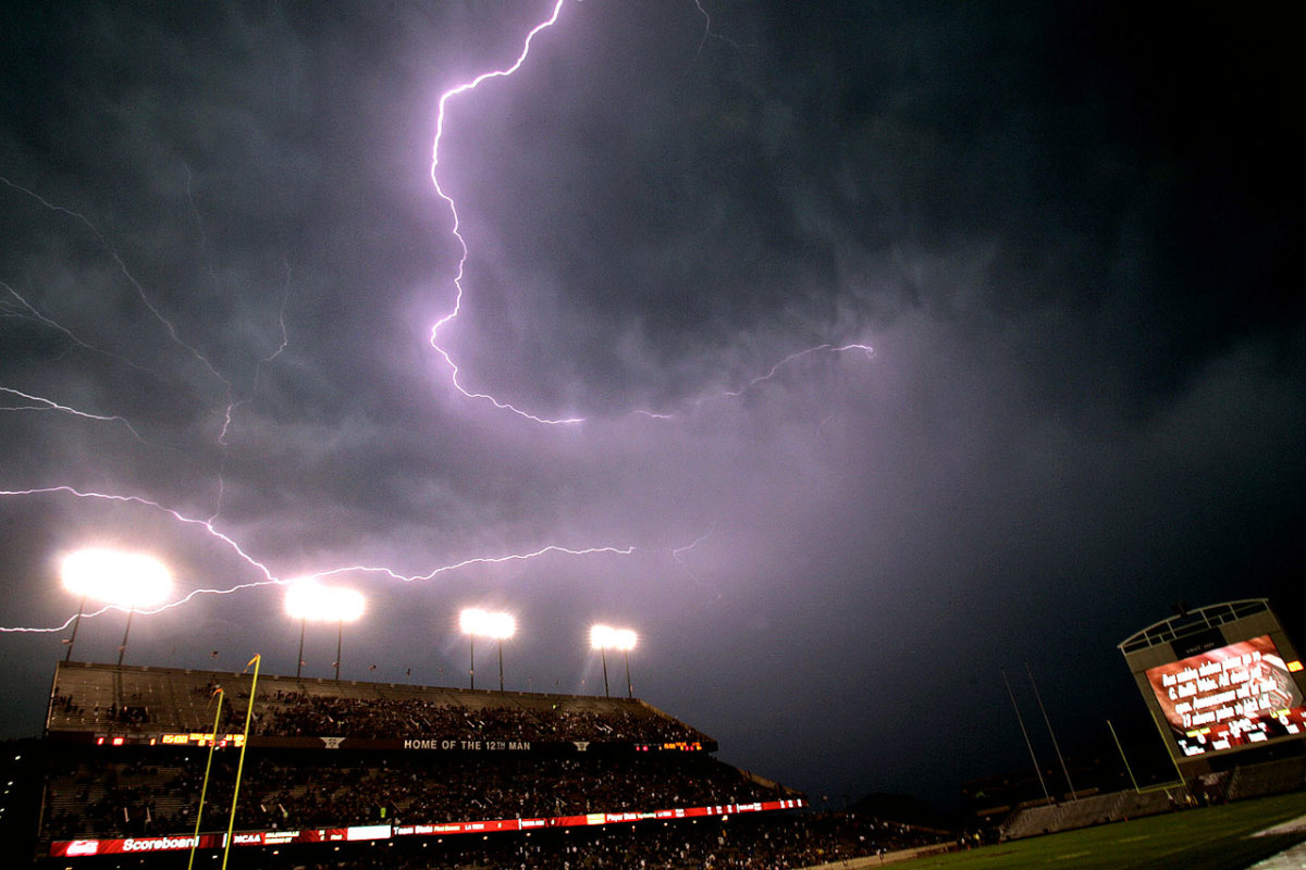 2006-texas-a-m-kyle-field-lightning.jpg
