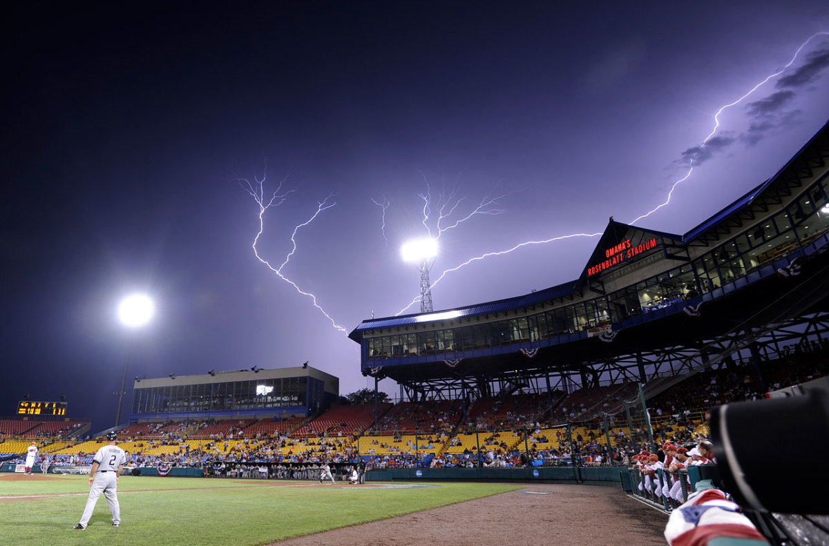 2010-college-world-series-rosenblatt-stadium-lightning.jpg