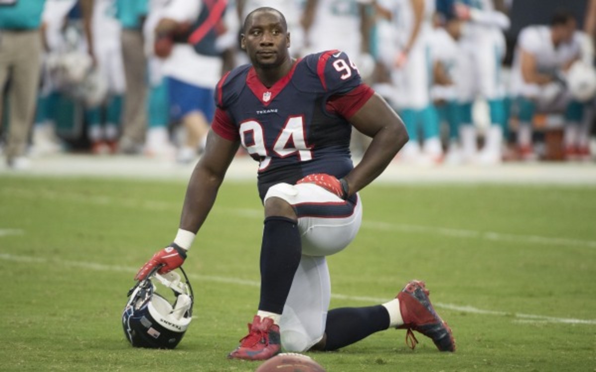 Antonio Smith had his suspension upheld for swinging a helmet at an opponent. (Getty Images)