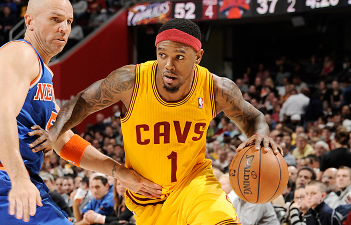 Daniel Gibson turned himself in after being accused of breaking a man's jaw in New Orleans.