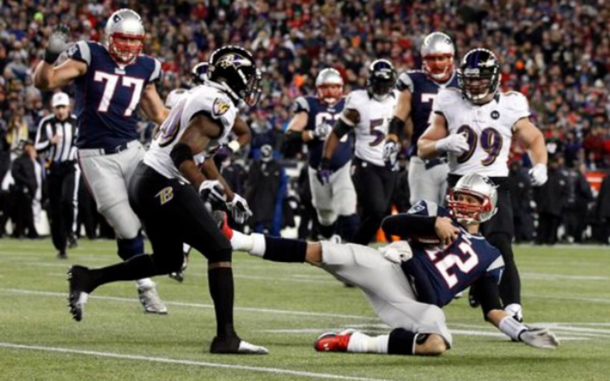Texans safety Ed Reed says this kick caused his latest hip injury. (AP Photo)