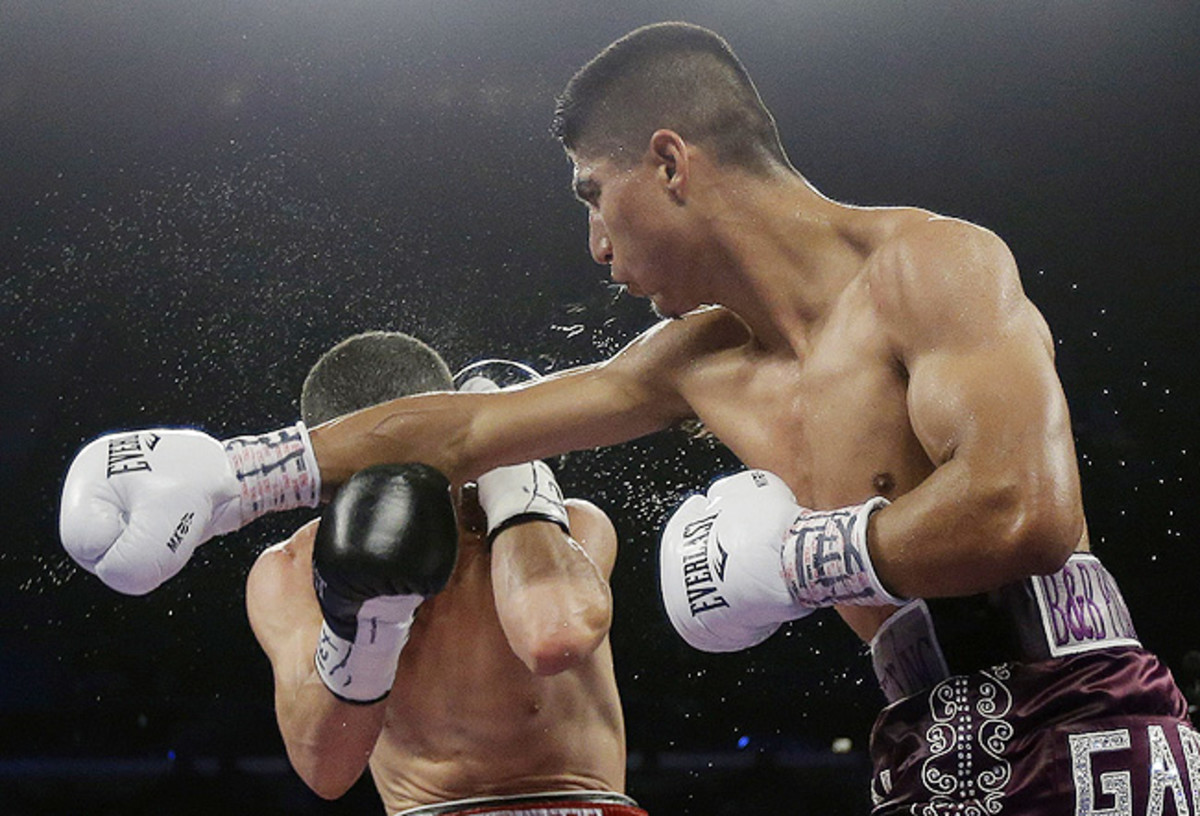 Garcia (right) improved to 33-0 with his 28th knockout in the 8th, while Martinez dropped to 27-2-2.