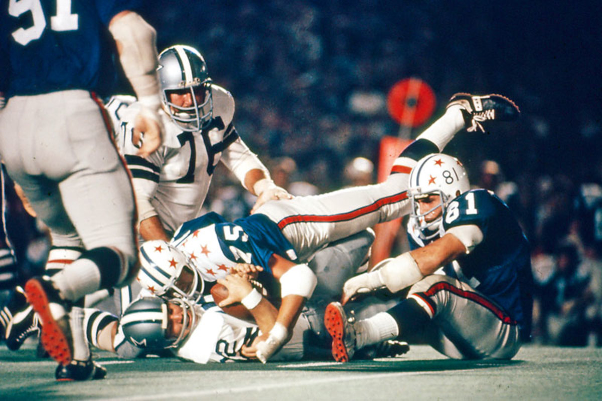 staubach-tackle-800.jpg