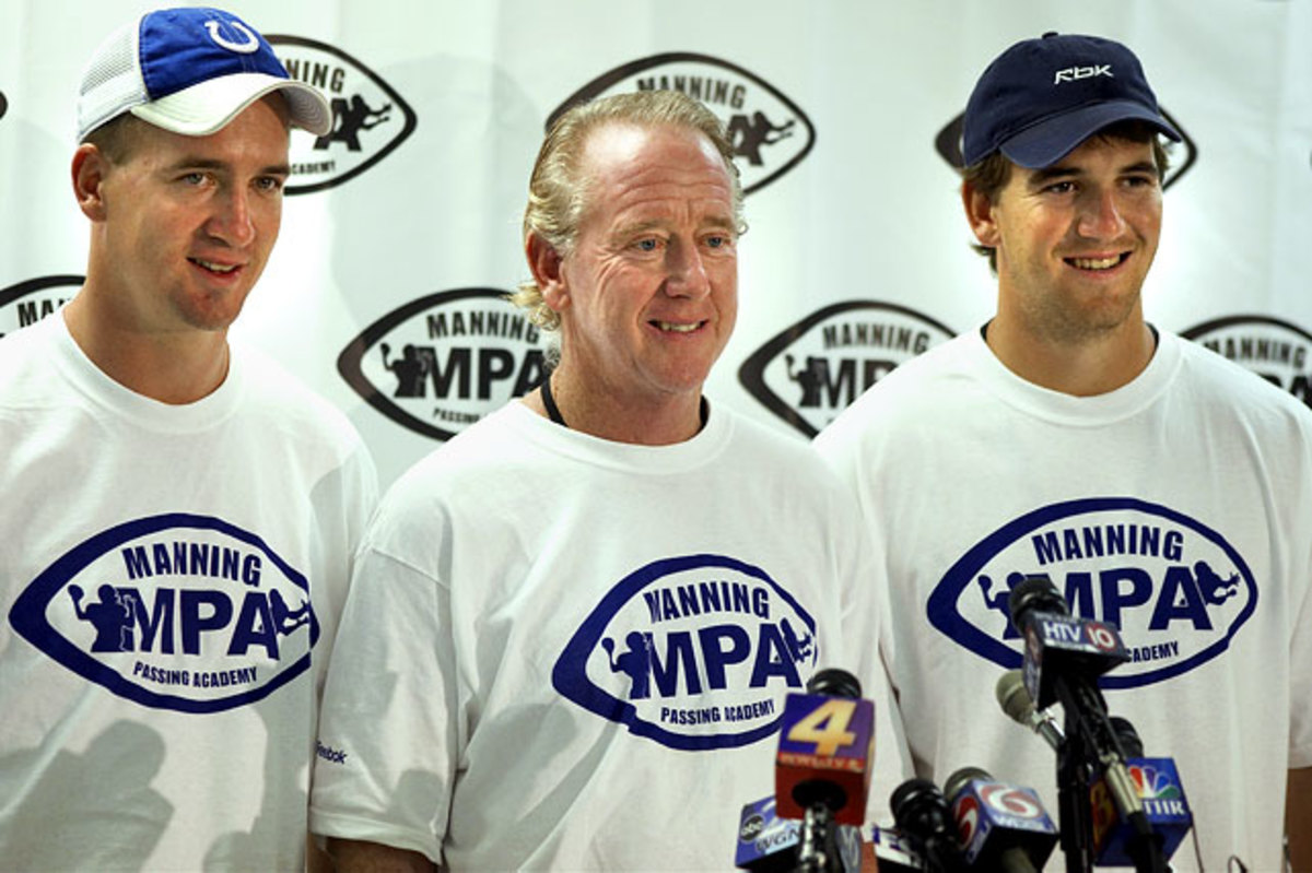 peyton-archie-eli-manning-o.jpg