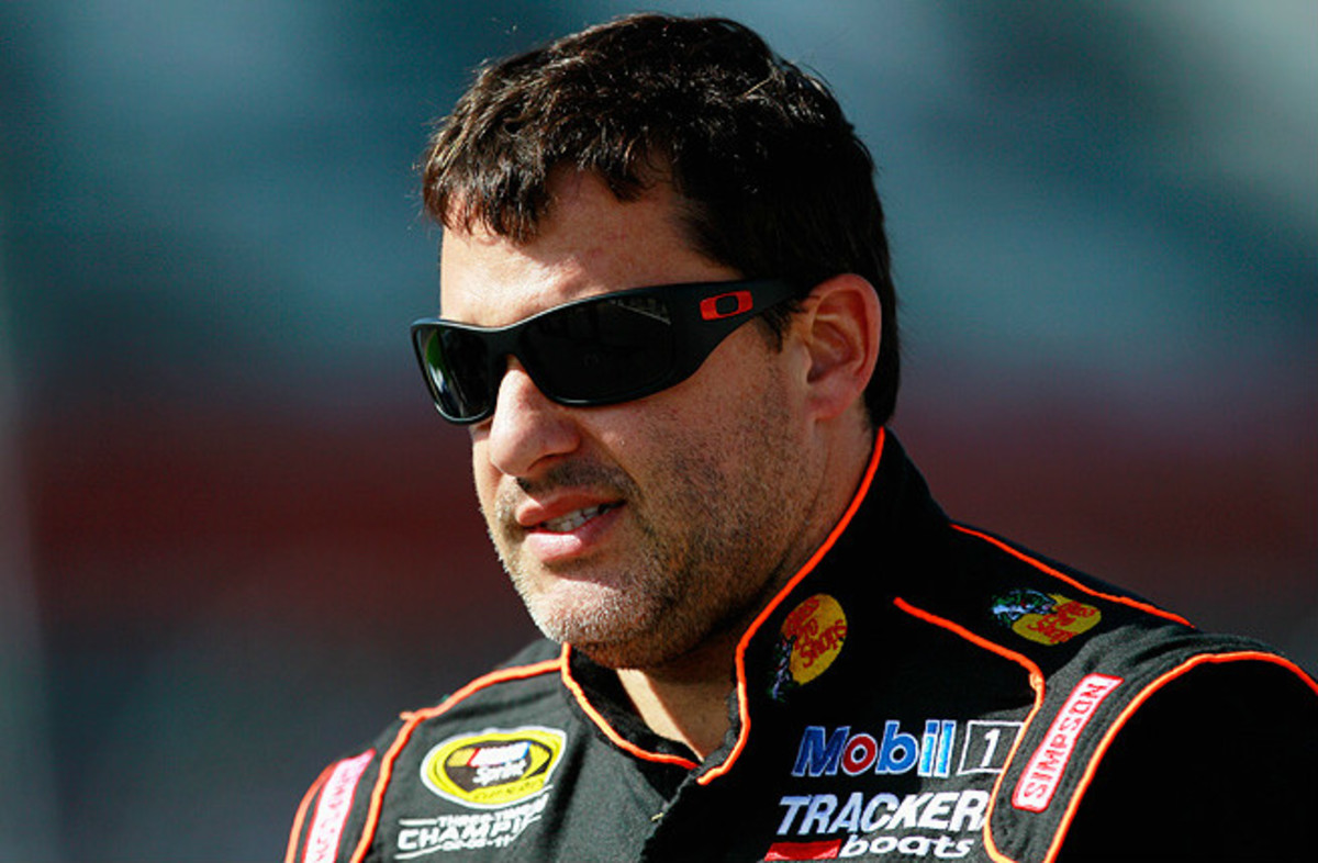 Despite his recent injury, Tony Stewart has said he plans to continue racing sprint cars in 2014.