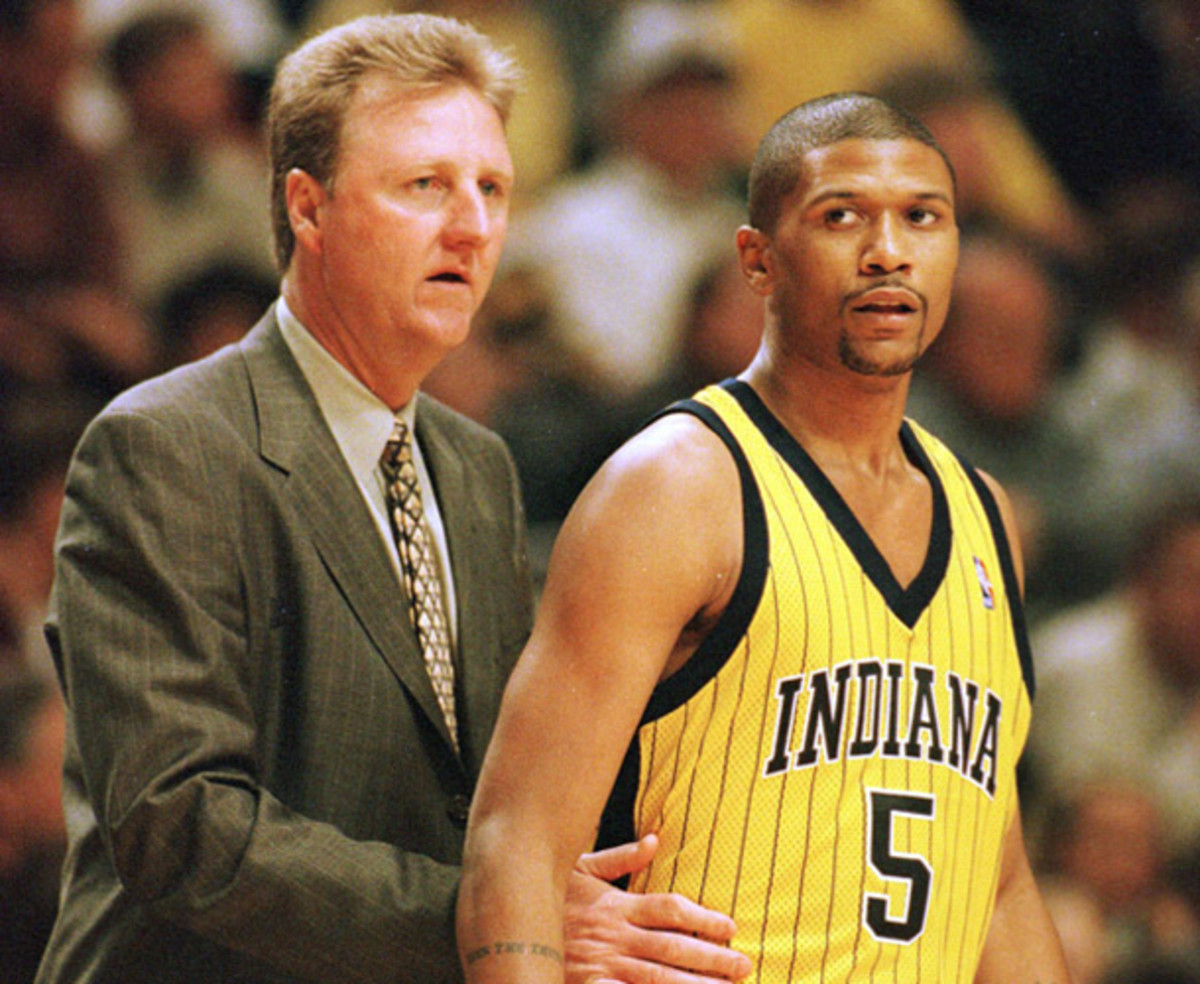 Rose and Pacers coach Larry Bird watch the action during a 1999 game against Washington. (AP)