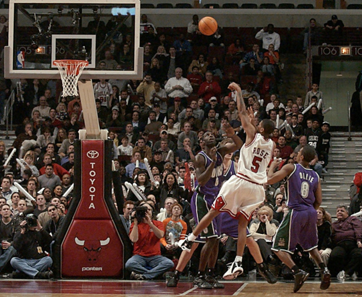 Rose converts a game-winner during a 2002 Bulls-Bucks game. (AP) 