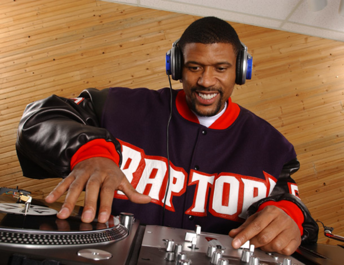Jalen Rose shows off his DJ skills during a 2005 photo shoot. (Bill Wippert/SI)