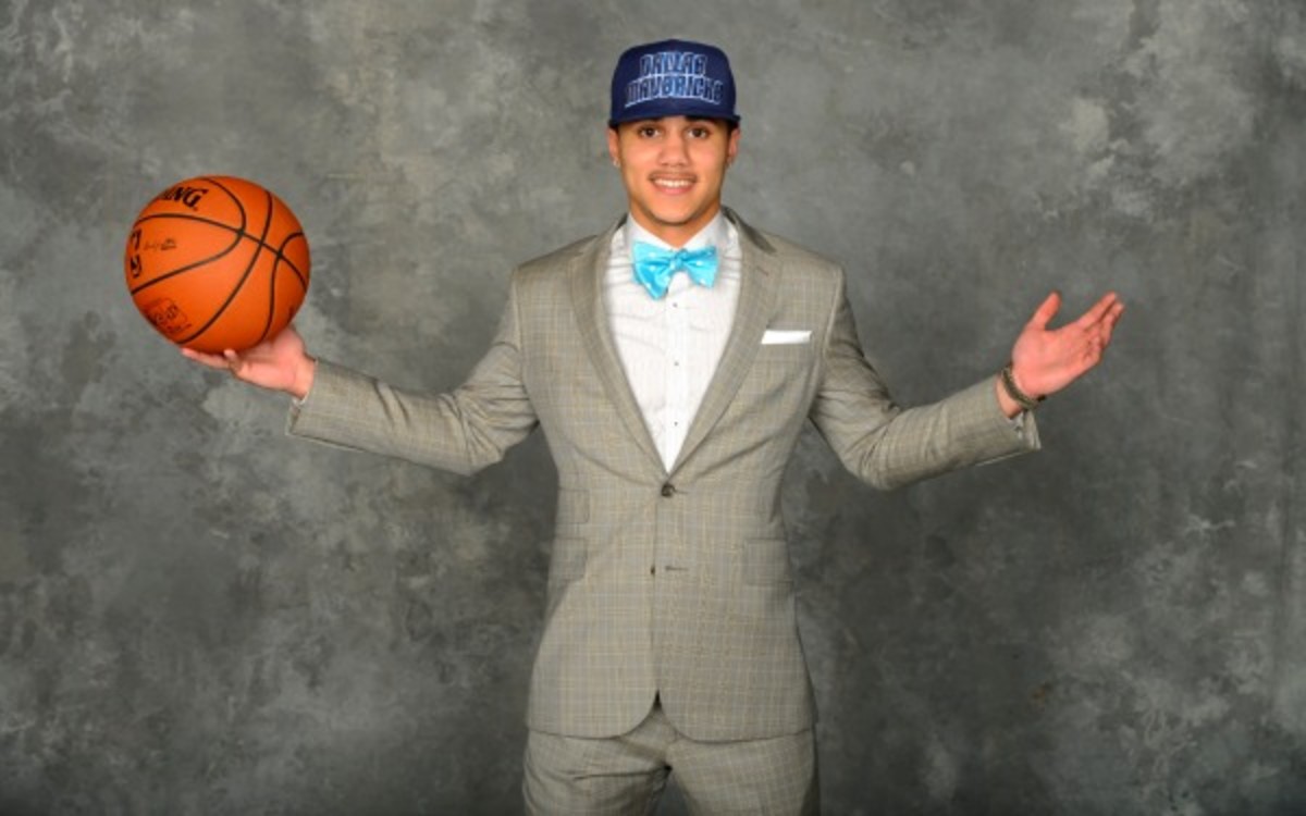 Shane Larkin suffered a broken ankle during Mavericks practice. (Jesse D. Garrabrant/NBAE)