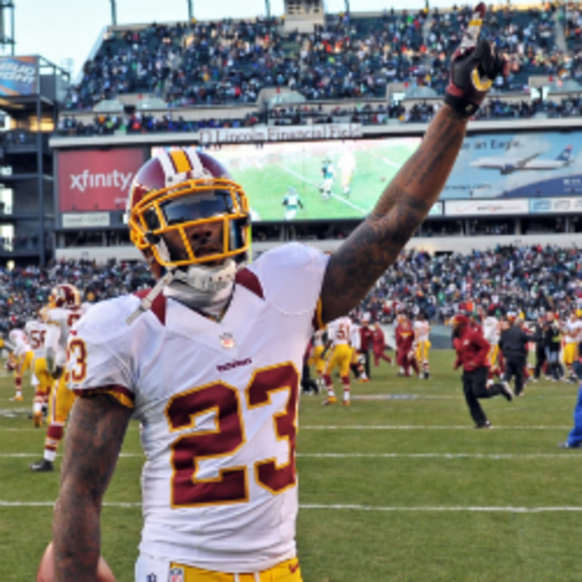 The Redskins are bringing back cornerback DeAngelo Hall, who agreed to a one-year contract. (Drew Hallowell/Getty Images)